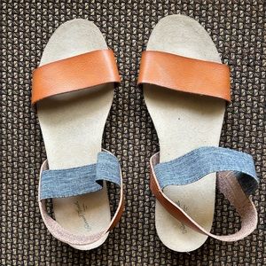 Universal thread sandals